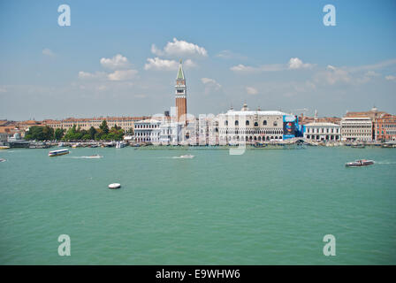 Venedig vom Wasser aus Stockfoto