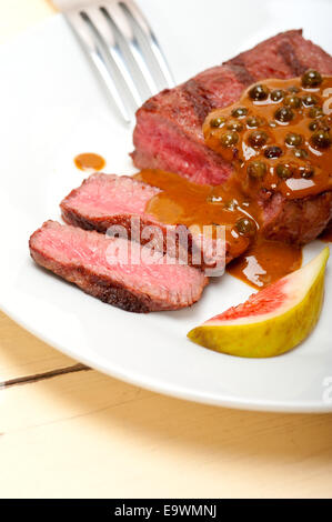 Rindfleisch Filet Mignon mit grüner Pfeffer-Sahnesauce Ou Poivre vert Stockfoto