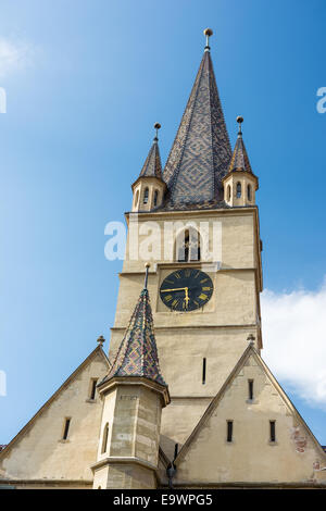 Die lutherische Kathedrale der Heiligen Maria wurde 1530 erbaut und ist das berühmteste gotische Kirche in Sibiu, Rumänien. Stockfoto