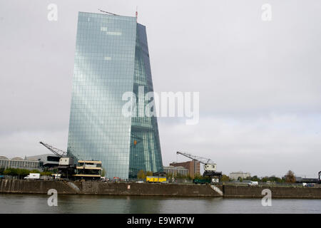 Bild der neuen Europäischen Zentralbank (EZB, EZB) in Frankfurt am Main, aufgenommen am 27. Oktober 2014 Stockfoto