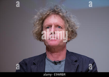 Grayson Perry diskutieren seine Ausstellung in der National Portrait Gallery in Verbindung mit der Channel 4-Serie "Wer bist du?" Stockfoto