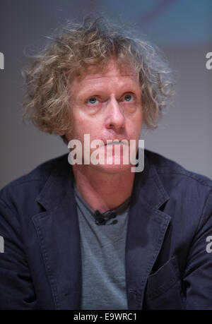 Grayson Perry diskutieren seine Ausstellung in der National Portrait Gallery in Verbindung mit der Channel 4-Serie "Wer bist du?" Stockfoto