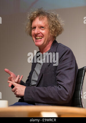 Grayson Perry diskutieren seine Ausstellung in der National Portrait Gallery in Verbindung mit der Channel 4-Serie "Wer bist du?" Stockfoto