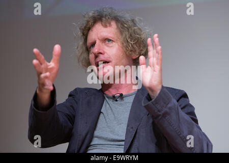 Grayson Perry diskutieren seine Ausstellung in der National Portrait Gallery in Verbindung mit der Channel 4-Serie "Wer bist du?" Stockfoto