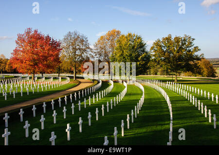 Bild von Madingley amerikanischen Soldatenfriedhof am schönen sonnigen Herbstabend. Stockfoto