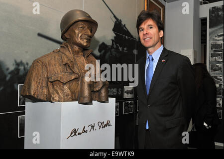 Pilsen, Tschechische Republik. 3. November 2014. US-Botschafter in der Tschechischen Republik Andrew Schapiro sieht in Pilsen Patton Memorial Museums in Pilsen, Tschechische Republik, 3. November 2014. © Pavel Nemecek/CTK Foto/Alamy Live-Nachrichten Stockfoto