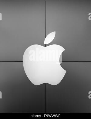 Außenseite des Apple Store mit Logo, Ardmore, Pennsylvania, USA Stockfoto