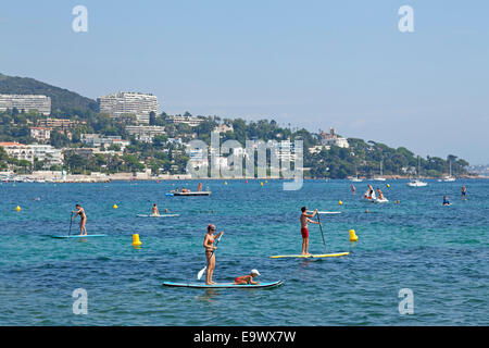 ´ Stand-Up-Paddle-Surfing, Cannes, Cote Azur, Frankreich Stockfoto
