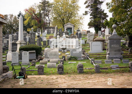 Die endgültige Ruhestätte vor Ort von der berühmten Entfesselungskünstler und Magier Harry Houdini. Center, sieht man auf dem Machpela Cemetery in Queens Stockfoto