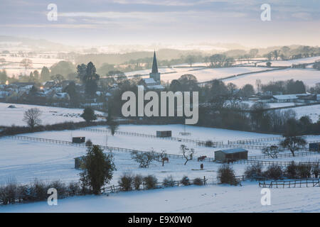 Das Dorf trellech und die umliegende Landschaft, bedeckt mit einer Decke des Schnees, monmouthshire, South Wales. Stockfoto