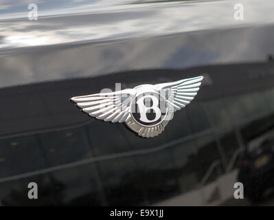 Logo auf der Rückseite des Bentley Stockfoto