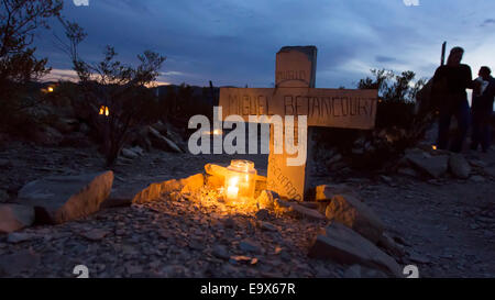 Feier des Tages der Toten auf dem Friedhof Terlingua, einer ehemaligen Wüste Geisterstadt in West-Texas auf der US-mexikanischen Grenze. Stockfoto