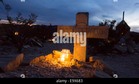 Feier des Tages der Toten auf dem Friedhof Terlingua, einer ehemaligen Wüste Geisterstadt in West-Texas auf der US-mexikanischen Grenze. Stockfoto