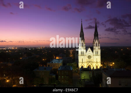 KATHEDRALE DES HEILIGEN JOHANNES DEN TÄUFER DOWNTOWN SAVANNAH GEORGIA USA Stockfoto
