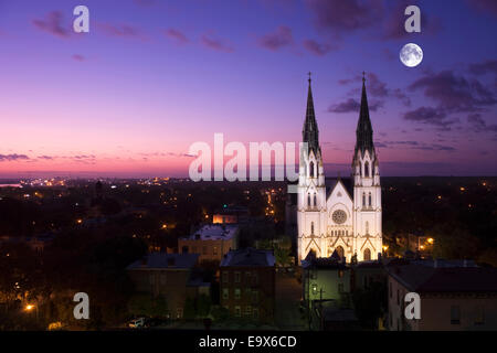 KATHEDRALE DES HEILIGEN JOHANNES DEN TÄUFER DOWNTOWN SAVANNAH GEORGIA USA Stockfoto