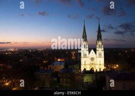 KATHEDRALE DES HEILIGEN JOHANNES DEN TÄUFER DOWNTOWN SAVANNAH GEORGIA USA Stockfoto