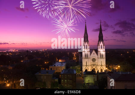 KATHEDRALE DES HEILIGEN JOHANNES DEN TÄUFER DOWNTOWN SAVANNAH GEORGIA USA Stockfoto