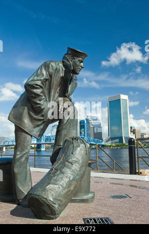 LIBERTY HOUND LONE SAILOR STATUE (© STANLEY BLEIFELD 1987) ST. JOHNS RIVER SOUTH RIVER WALK DOWNTOWN JACKSONVILLE FLORIDA USA Stockfoto