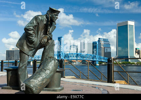 LIBERTY HOUND LONE SAILOR STATUE (© STANLEY BLEIFELD 1987) ST. JOHNS RIVER SOUTH RIVER WALK DOWNTOWN JACKSONVILLE FLORIDA USA Stockfoto