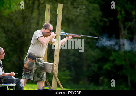 Tontaubenschießen südlich von England Herbst Spiel Messe in Ardingly, Sussex, UK Stockfoto