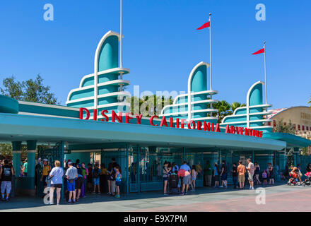 Drehkreuze am Eingang zum Disney California Adventure, Disneyland, Anaheim, Orange County, in der Nähe von Los Angeles, Kalifornien, USA Stockfoto