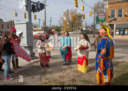 Detroit, Michigan - Bewohner von Detroits mexikanisch-amerikanischen Gemeinschaft feiern den Tag der Toten. Stockfoto