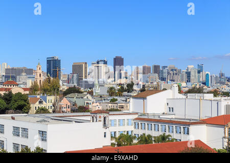 Blick über die Dächer von San Francisco aus dem Bereich der Castro-Dolores/Mission in San Francisco, Kalifornien im Oktober 2014. Stockfoto