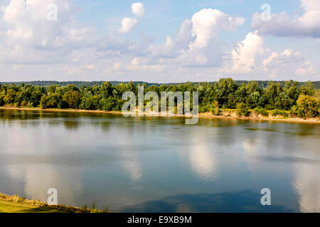 Blick auf den historischen Cumberland River am Fort Donelson in der Nähe von Dover in Tennessee Stockfoto