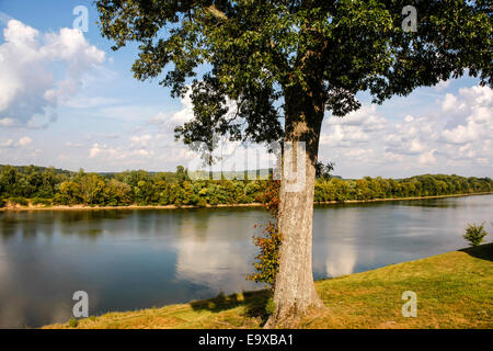 Blick auf den historischen Cumberland River am Fort Donelson in der Nähe von Dover in Tennessee Stockfoto