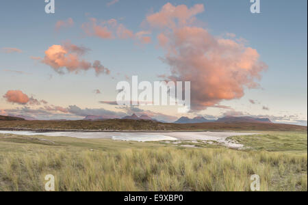 Dramatische Wolken über Achnahaird Bucht und die Berge von Assynt, Nord-West-Schottland Stockfoto