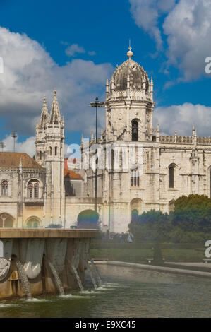 Vertikale Ansicht des Hieronymus-Kloster in Belem, Lissabon. Stockfoto