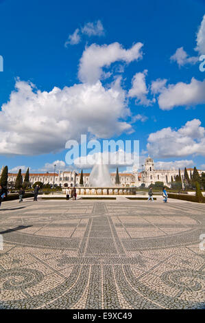 Vertikale Ansicht des Hieronymus-Kloster in Belem, Lissabon. Stockfoto