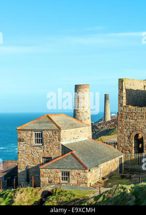 Restaurierte Gebäude an der alten Levant Tine Mine in der Nähe von Pendeen in Cornwall, Großbritannien Stockfoto