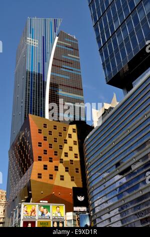 NYC: Die bunten, futuristische Westin Hotel Turm an der West 43rd Street und 8th Avenue Stockfoto