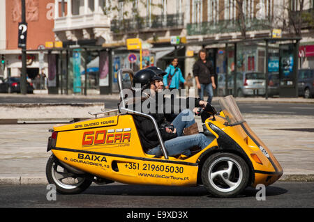 Horizontale Ansicht von einem Trigger GoCar in Lissabon. Stockfoto