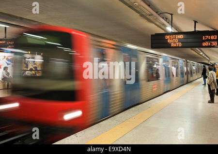 Horizontale Ansicht der Metro in Lissabon. Stockfoto