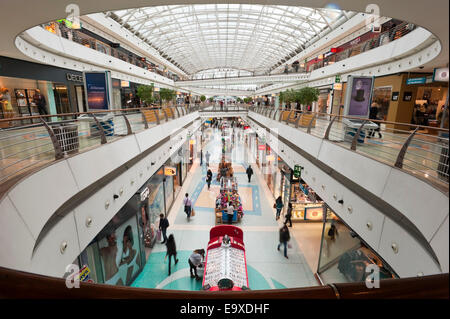Horizontale Ansicht des Vasco Da Gama Shopping Center in Lissabon. Stockfoto