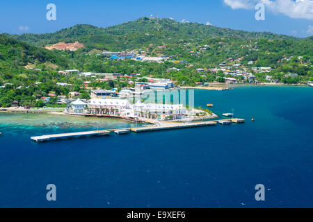 Luftbild des Hafens von Roatan Kreuzfahrtterminals in Coxen Hole Stockfoto