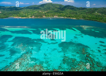 Luftaufnahme der Insel Roatan, Honduras Stockfoto