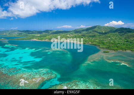 Luftaufnahme der Insel Roatan, Honduras Stockfoto