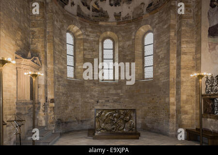 Die Innenräume des Saint George Basilica in Prag: Antike Kunst schnitzen Stockfoto