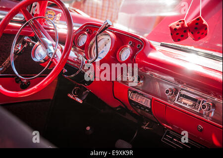 Leuchtend rot, 1950er Jahre classic Chevy Bel Air auf der Männer von Grace Auto Show in Snellville, Georgia, USA. Stockfoto