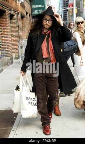 Prominente vor dem Ed Sullivan Theater für ihre Abkleben auf der Late Show with David Letterman.  Mitwirkende: Sean Lennon wo: New York, New York, Vereinigte Staaten von Amerika als: 1. Mai 2014 Stockfoto