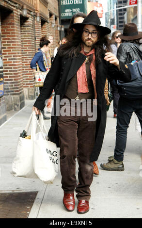 Prominente vor dem Ed Sullivan Theater für ihre Abkleben auf der Late Show with David Letterman.  Mitwirkende: Sean Lennon wo: New York, New York, Vereinigte Staaten von Amerika als: 1. Mai 2014 Stockfoto