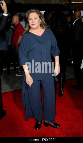 Los Angeles, CA, USA. 3. November 2014. Kathleen Turner im Ankunftsbereich für dumme und DÜMMER, Premiere, The Regency Village Theatre, Los Angeles, CA 3. November 2014. Bildnachweis: Elizabeth Goodenough/Everett Collection/Alamy Live-Nachrichten Stockfoto