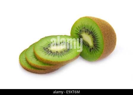 In Scheiben geschnittenen Kiwis isoliert auf einem weißen Hintergrund. Stockfoto