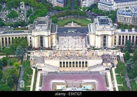 Trocadero-Gärten und das Palais de Chaillot vom Eiffelturm, Paris. Stockfoto