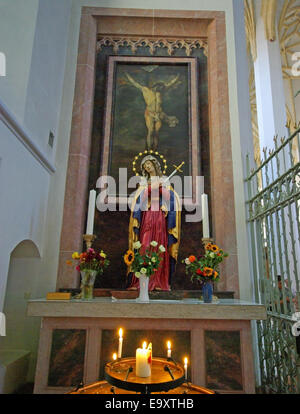 Das christliche Gebet legen im Straßburger Münster. Stockfoto