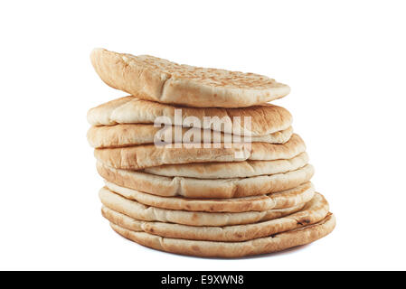 Haufen von Pita Brot isoliert auf weißem Hintergrund Stockfoto