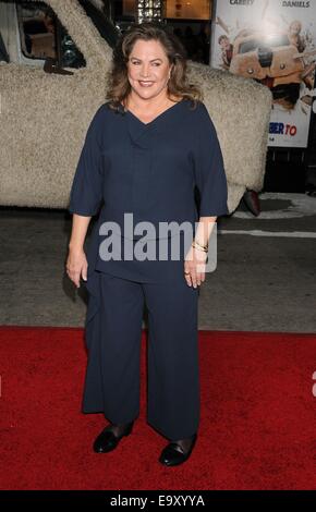 Los Angeles, Kalifornien, USA. 3. November 2014. 3. November 2014 - Los Angeles, Kalifornien, USA - Schauspielerin KATHLEEN TURNER an der "Dumb and Dumber," Los Angeles Premiere am Regency Village Theatre in Westwood CA. © Paul Fenton/ZUMA Draht/Alamy Live-Nachrichten Stockfoto